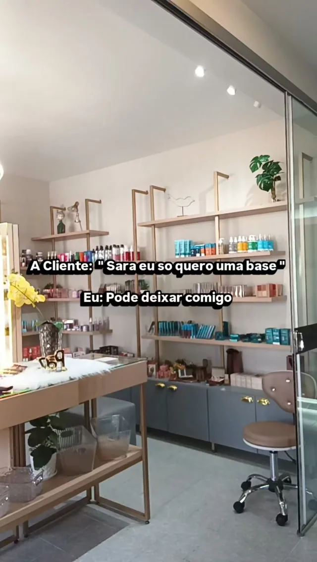 Interior da loja RZ Maquiagens